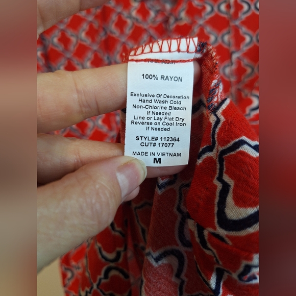 Cleo Kai medium Shortsleeve red patterned cold shoulder corset tie lace up top - Picture 5 of 6